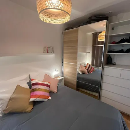 Calm & Charming Atelier In Apartment Paris